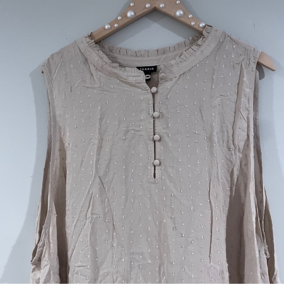 NWT Torrid Plus Swiss Dot Ruffle Trim Mock Neck Top, Mushroom Tan, Size 5X/28W - Picture 4 of 9